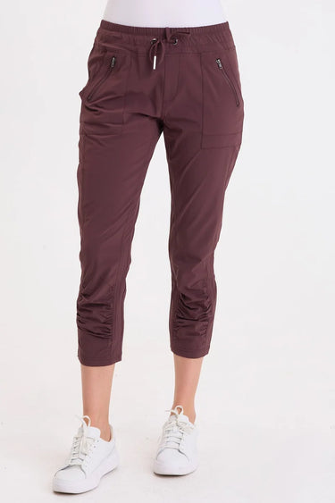 A drawstring waist with zippered mini pockets team up with ruched front leg panels, front/back pockets and a cropped silhouette.