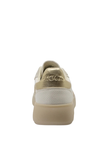 Back 70 Brooklyn L26 sneaker – rear view with embossed "Back 70" gold heel counter and cream sole